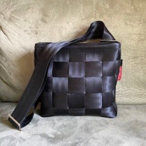 Harvey's Seatbelt Crossbody Bag, Black